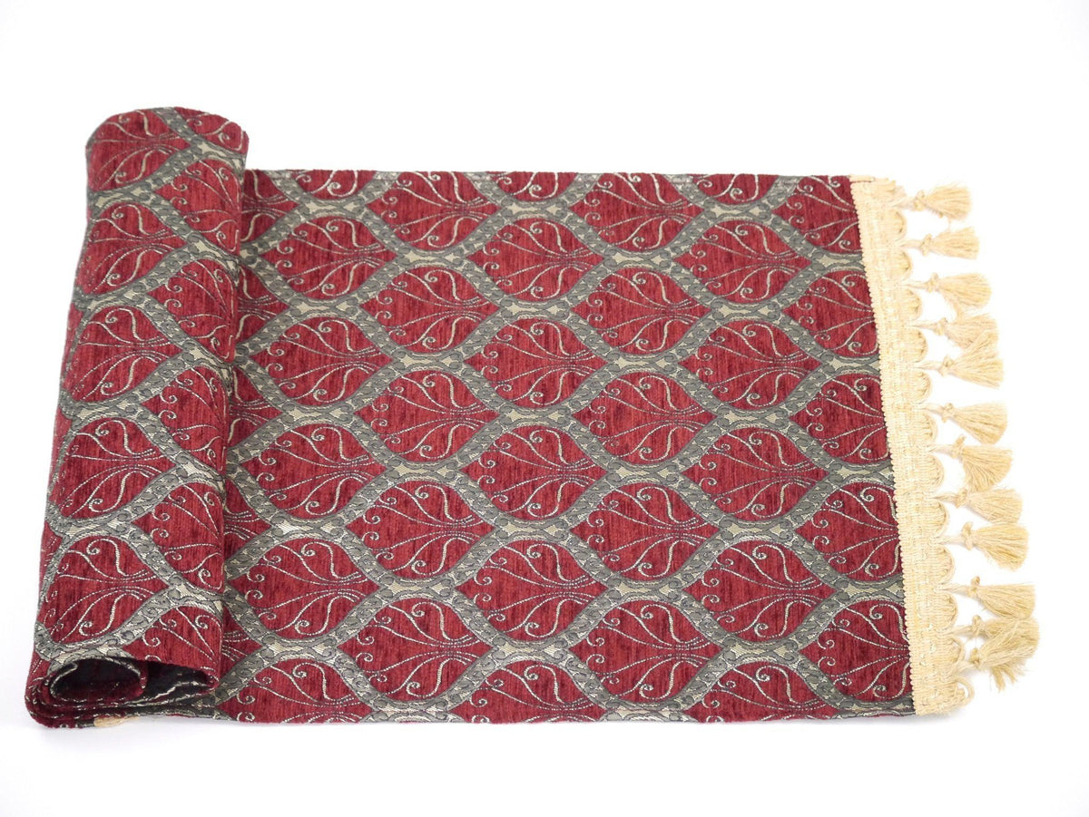 Table Runner Traditional, Maroon